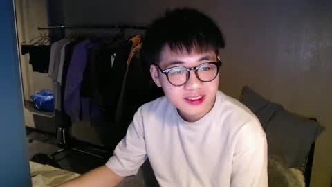 Snapshot of handsome_mannn chatting on March 10, 11:16 pm handsome_mannn online show from March 10, 11:16 pm
