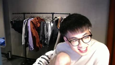 Snapshot of handsome_mannn chatting on March 3, 12:48 am handsome_mannn online show from March 3, 12:48 am