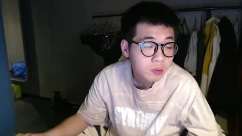 Snapshot of handsome_mannn chatting on January 19, 1:32 am handsome_mannn online show from January 19, 1:32 am