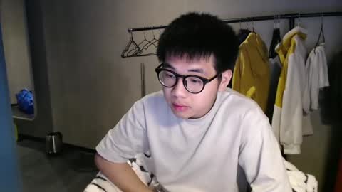 Snapshot of handsome_mannn chatting on February 8, 2:04 am handsome_mannn online show from February 8, 2:04 am
