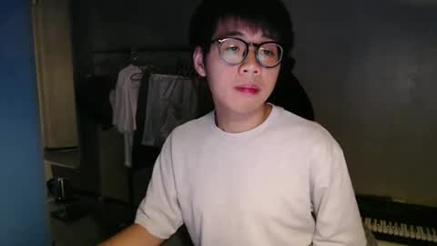 Snapshot of handsome_mannn chatting on October 11, 10:24 pm handsome_mannn online show from October 11, 10:24 pm