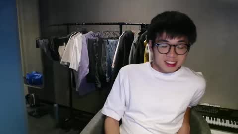 Snapshot of handsome_mannn chatting on October 12, 10:33 pm handsome_mannn online show from October 12, 10:33 pm