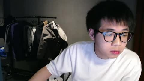 Snapshot of handsome_mannn chatting on March 1, 10:42 pm handsome_mannn online show from March 1, 10:42 pm