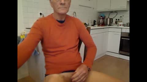 hankk54 online show from December 16, 9:37 am