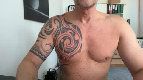 hanky online show from October 23, 1:01 pm