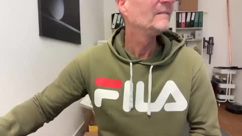 hanky online show from December 4, 8:47 am