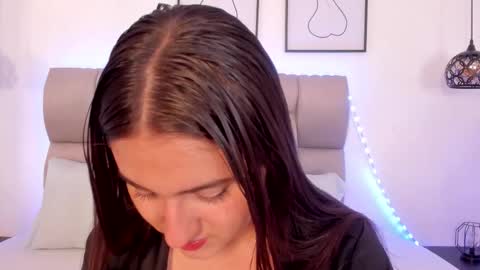 hanna__evans_ online show from February 4, 12:42 pm