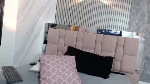 Hanna Palmer online show from November 17, 2:41 pm