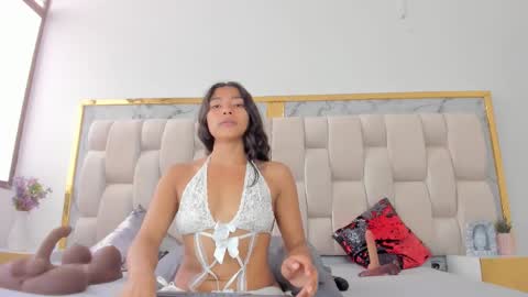 Hanna lens online show from March 6, 6:51 pm