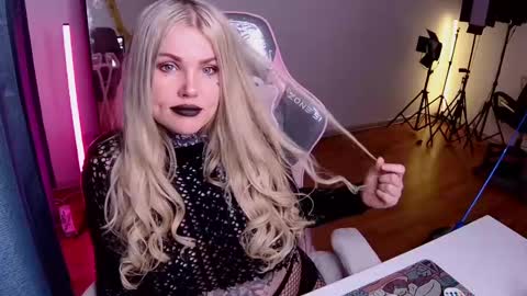 Snapshot of hannah_chaos chatting on January 30, 4:48 am Hannah online show from January 30, 4:48 am