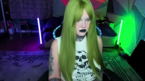Snapshot of hannah_chaos chatting on February 13, 1:29 am Hannah online show from February 13, 1:29 am