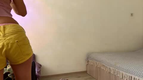 hannah levis  online show from September 17, 7:12 am