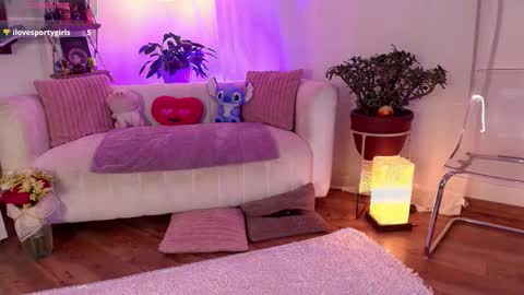 Snapshot of hannah_lovee chatting on September 13, 3:53 am hannah_lovee online show from September 13, 3:53 am