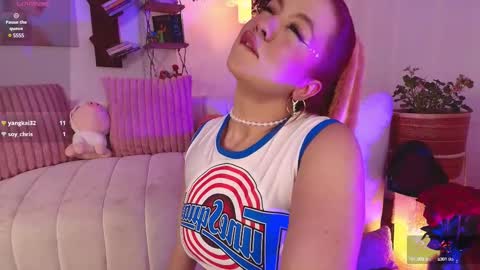 Snapshot of hannah_lovee chatting on February 19, 6:33 am hannah_lovee online show from February 19, 6:33 am