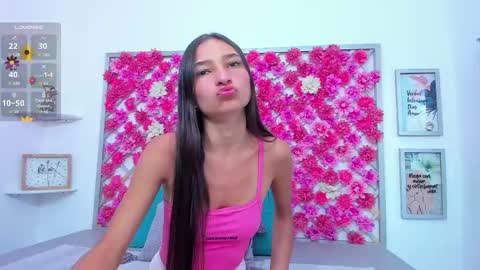 Snapshot of hannah_miller_1 chatting on September 22, 11:25 am Hannah Miller online show from September 22, 11:25 am