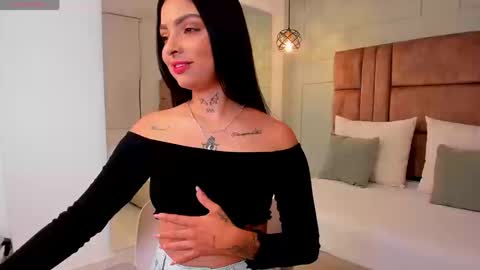 Hannah Milton online show from November 19, 10:52 pm