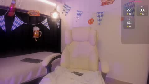 Snapshot of hannah_zurich chatting on October 4, 3:48 am hannah online show from October 4, 3:48 am