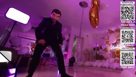 Hannah James online show from April 1, 4:04 pm