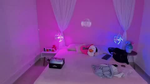 Snapshot of hannahpage chatting on February 22, 9:59 pm Hannah online show from February 22, 9:59 pm
