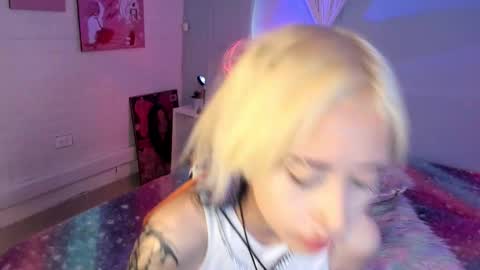 Hannah online show from October 22, 11:56 am