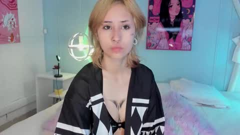 Snapshot of hannahpage chatting on September 9, 1:33 pm Hannah online show from September 9, 1:33 pm