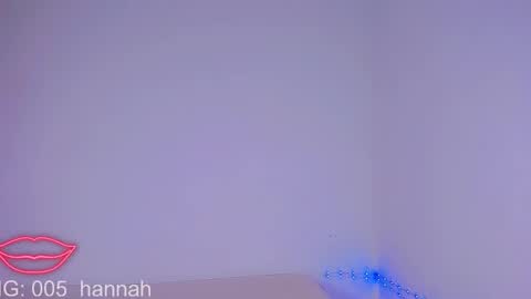 hannahsmit_ online show from December 4, 8:47 am