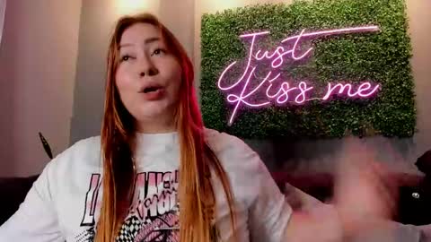 hannamartinn_ online show from April 20, 3:15 pm