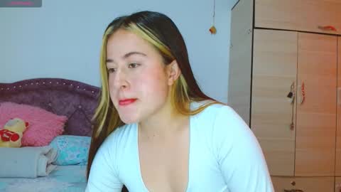 Snapshot of hanssel_tess chatting on October 8, 2:01 pm isabella online show from October 8, 2:01 pm