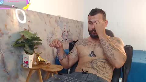 Snapshot of hanz_col chatting on September 24, 11:06 am hanz_col online show from September 24, 11:06 am