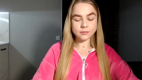 happy_fox_ online show from February 13, 8:55 pm