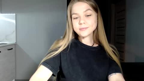 happy_fox_ online show from February 10, 10:35 pm