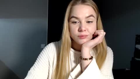 happy_fox_ online show from January 18, 9:55 pm