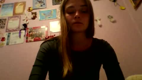 happyemily  online show from October 30, 8:31 pm