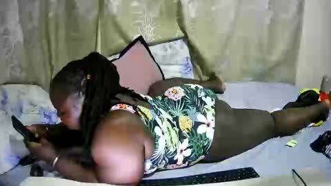 happysonia online show from April 15, 10:43 pm