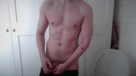 happyvelvetpaw online show from April 29, 3:44 am