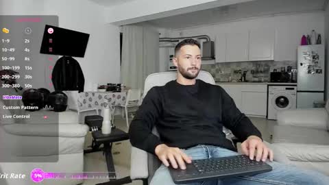 Snapshot of hard_chriss chatting on September 25, 4:58 pm Hard Cock online show from September 25, 4:58 pm
