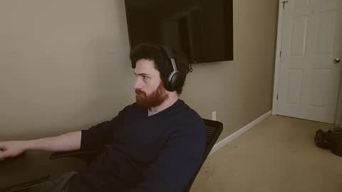 Tom online show from December 8, 6:06 pm