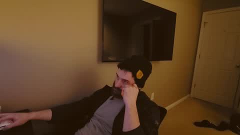 Tom online show from December 10, 9:00 pm