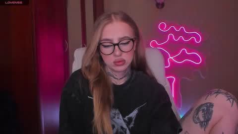 Julia online show from December 4, 5:32 am