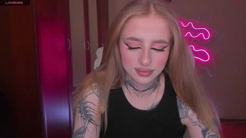 Julia online show from December 3, 5:37 am