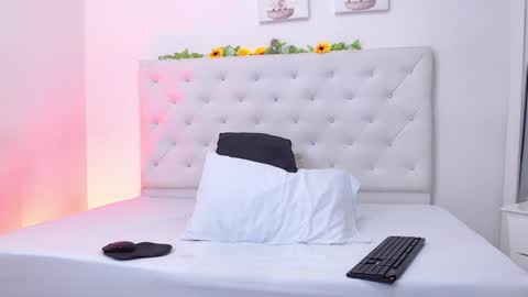 harliedarknes online show from December 4, 2:42 pm