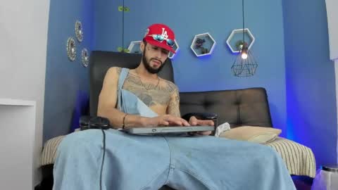 harold_999 online show from May 9, 8:09 am