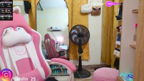 Snapshot of harperzoe chatting on October 10, 12:49 am harperzoe online show from October 10, 12:49 am