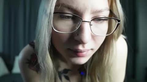 Mila online show from November 15, 9:33 am