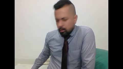 Snapshot of harry_goldenmillerx10fun chatting on December 19, 8:13 pm  Harry    online show from December 19, 8:13 pm