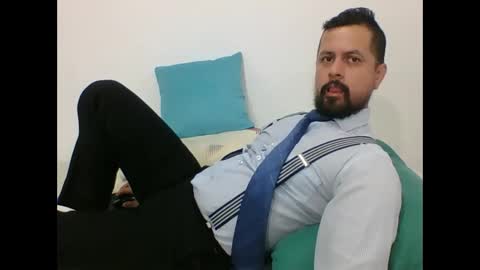 Snapshot of harry_goldenmillerx10fun chatting on January 10, 3:27 pm  Harry    online show from January 10, 3:27 pm