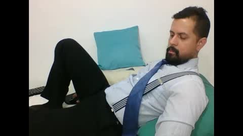 Snapshot of harry_goldenmillerx10fun chatting on January 17, 7:49 pm  Harry    online show from January 17, 7:49 pm