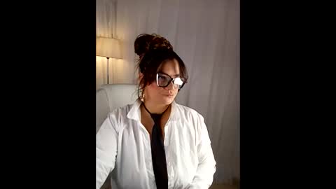 leila online show from April 10, 10:20 am