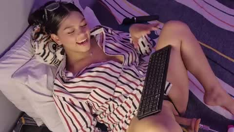 hatsajones online show from April 17, 4:15 am