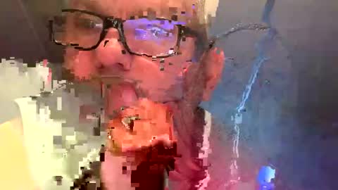 Snapshot of hawks2113 chatting on December 22, 11:31 pm hawks2113 online show from December 22, 11:31 pm
